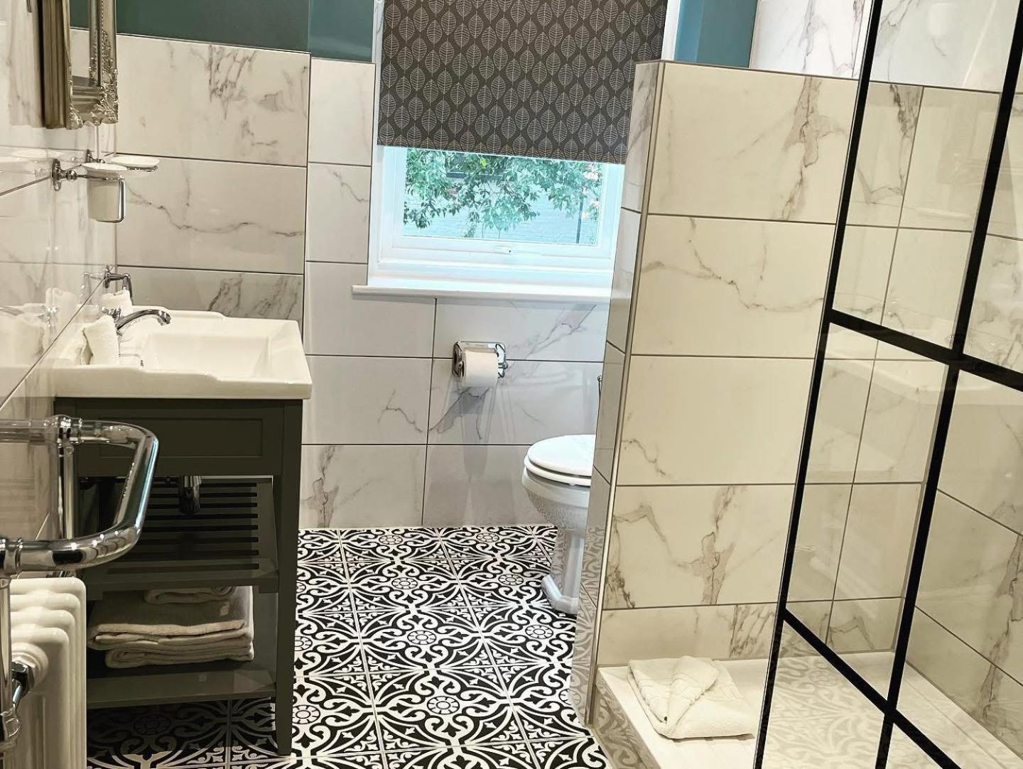 Hotel Balincourt Bournemouth Zewnętrze zdjęcie Bathroom with shower enclosure